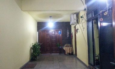 Casa 4 Ambientes con Doble Cochera Cubierta