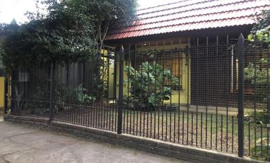 Casa 4 Ambientes con Doble Cochera Cubierta