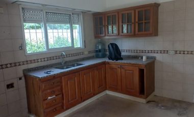 (AUT 358) BARRIO SAN JOSE, MORENO. EXCELENTE VIVIENDA CON TERRENO Y ESCRITURA (TODOS LOS SERVICIOS)