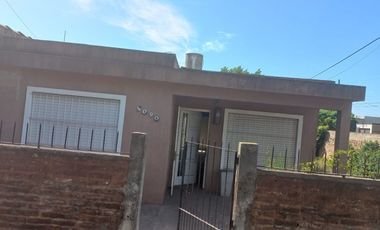 (AUT 358) BARRIO SAN JOSE, MORENO. EXCELENTE VIVIENDA CON TERRENO Y ESCRITURA (TODOS LOS SERVICIOS)