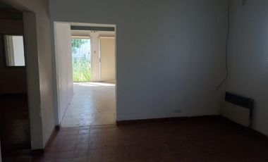 (AUT 358) BARRIO SAN JOSE, MORENO. EXCELENTE VIVIENDA CON TERRENO Y ESCRITURA (TODOS LOS SERVICIOS)