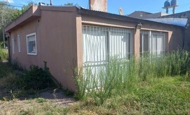 (AUT 358) BARRIO SAN JOSE, MORENO. EXCELENTE VIVIENDA CON TERRENO Y ESCRITURA (TODOS LOS SERVICIOS)