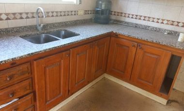 (AUT 358) BARRIO SAN JOSE, MORENO. EXCELENTE VIVIENDA CON TERRENO Y ESCRITURA (TODOS LOS SERVICIOS)