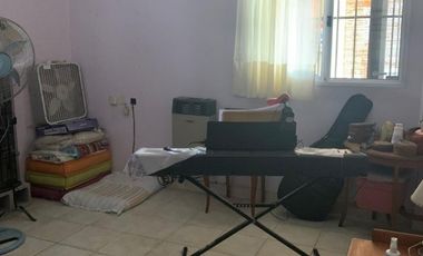 Casa Americana con Cochera Pasante Para Dos Autos en Importante Lote.