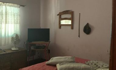 Casa Americana con Cochera Pasante Para Dos Autos en Importante Lote.