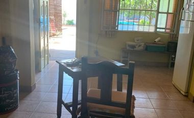Casa Americana con Cochera Pasante Para Dos Autos en Importante Lote.