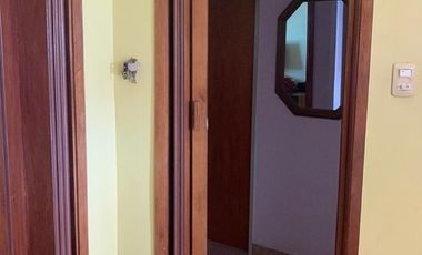 Casa Americana con Cochera Pasante Para Dos Autos en Importante Lote.