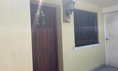 Casa Americana con Cochera Pasante Para Dos Autos en Importante Lote.