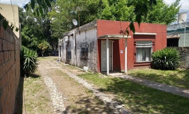 Casa con Amplio Lote - Excelente Ubicacion