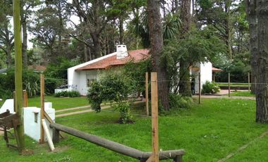 Casa en la calle Betbeder a 800 mts de la playa - Valeria del Mar