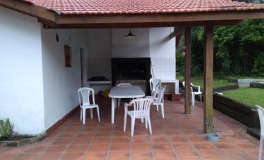 Casa en la calle Betbeder a 800 mts de la playa - Valeria del Mar