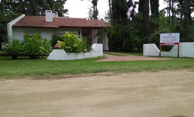Casa en la calle Betbeder a 800 mts de la playa - Valeria del Mar