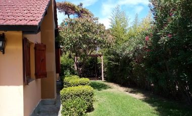 Magnifica Casa Sobre Lote Multifamiliar - 1 1/2 Cuadra de La Playa