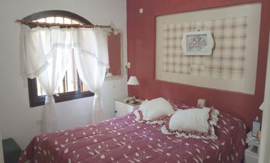 Magnifica Casa Sobre Lote Multifamiliar - 1 1/2 Cuadra de La Playa