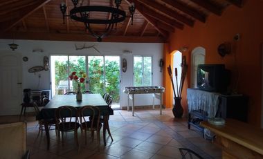 Magnifica Casa Sobre Lote Multifamiliar - 1 1/2 Cuadra de La Playa