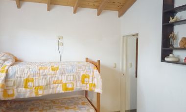 Magnifica Casa Sobre Lote Multifamiliar - 1 1/2 Cuadra de La Playa