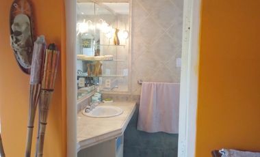 Magnifica Casa Sobre Lote Multifamiliar - 1 1/2 Cuadra de La Playa