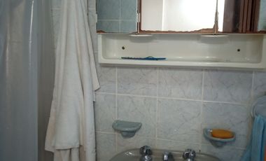 Magnifica Casa Sobre Lote Multifamiliar - 1 1/2 Cuadra de La Playa