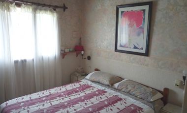 Magnifica Casa Sobre Lote Multifamiliar - 1 1/2 Cuadra de La Playa