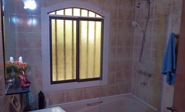 Magnifica Casa Sobre Lote Multifamiliar - 1 1/2 Cuadra de La Playa