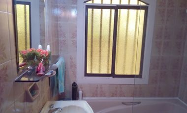 Magnifica Casa Sobre Lote Multifamiliar - 1 1/2 Cuadra de La Playa