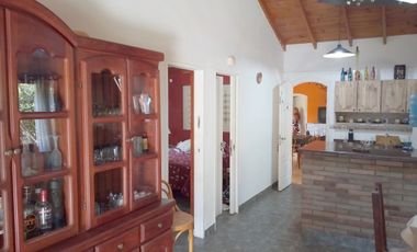 Magnifica Casa Sobre Lote Multifamiliar - 1 1/2 Cuadra de La Playa