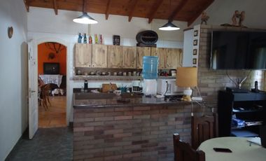 Magnifica Casa Sobre Lote Multifamiliar - 1 1/2 Cuadra de La Playa