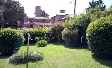Magnifica Casa Sobre Lote Multifamiliar - 1 1/2 Cuadra de La Playa