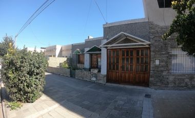 VENTA: CASA DE 2 DORMITORIOS EN SANTA ROSA, BARRIO NUESTRA SEÃORA DE LUJAN