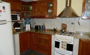 HERMOSA CASA EN VENTA 3 DORMITORIOS, RIOBAMBA 900 -TEMPERLEY-