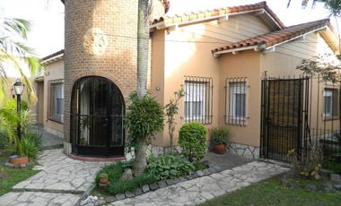 HERMOSA CASA EN VENTA 3 DORMITORIOS, RIOBAMBA 900 -TEMPERLEY-