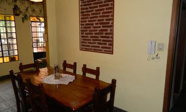 HERMOSA CASA EN VENTA 3 DORMITORIOS, RIOBAMBA 900 -TEMPERLEY-