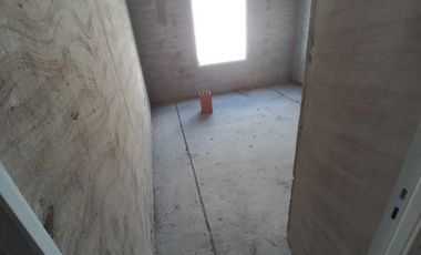 En venta casa dos dormitaros con cochera pasante y patio verde