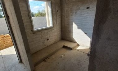 En venta casa dos dormitaros con cochera pasante y patio verde