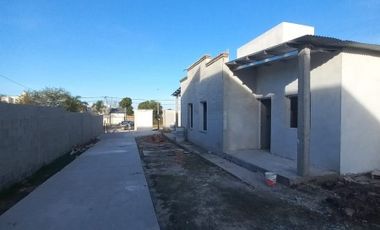 En venta casa dos dormitaros con cochera pasante y patio verde