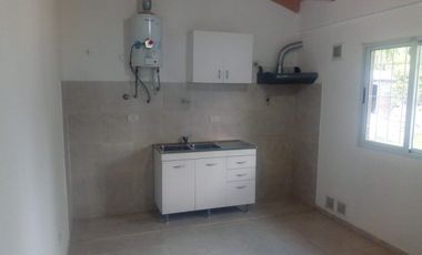Se vende COMPLEJO de 7 departamentos - PLOTTIER