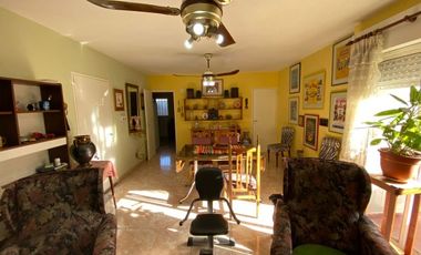 SE VENDE DEPARTAMENTO DE 3 DORMITORIOS CON COCHERA ZONA CENTRO
