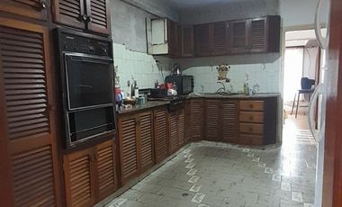 VENTA CHALET PARQUE LURO!  OCHO AMBIENTES MAS COCHERA-- 