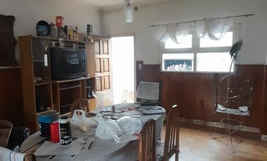VENTA CHALET PARQUE LURO!  OCHO AMBIENTES MAS COCHERA-- 