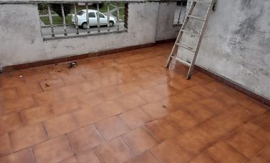 VENTA CHALET PARQUE LURO!  OCHO AMBIENTES MAS COCHERA-- 