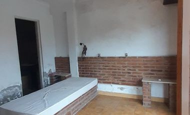 VENTA CHALET PARQUE LURO!  OCHO AMBIENTES MAS COCHERA-- 