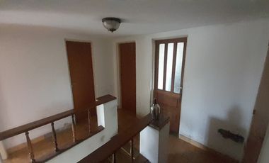 VENTA CHALET PARQUE LURO!  OCHO AMBIENTES MAS COCHERA-- 