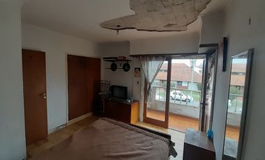 VENTA CHALET PARQUE LURO!  OCHO AMBIENTES MAS COCHERA-- 
