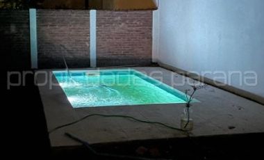 CASA A ESTRENAR, CON PILETA, FRENTE AL SEMINARIO