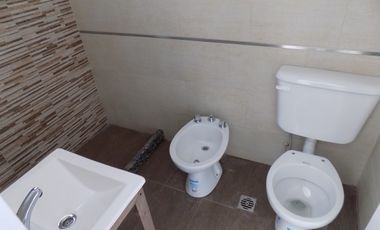 DEPARTAMENTO MONOAMBIENTE AL FRENTE CON BALCON. PISO 2, DTO G, TEMPERLEY.