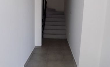 DEPARTAMENTO MONOAMBIENTE AL FRENTE CON BALCON. PISO 2, DTO G, TEMPERLEY.