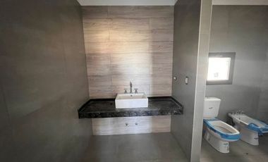 Casa en Venta en San Sebastian Tres Dormitorios CON Vista AL Jardin!!!
