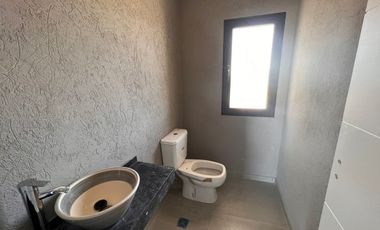 Casa en Venta en San Sebastian Tres Dormitorios CON Vista AL Jardin!!!