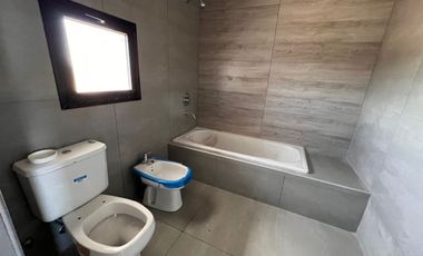 Casa en Venta en San Sebastian Tres Dormitorios CON Vista AL Jardin!!!