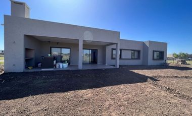 Casa en Venta en San Sebastian Tres Dormitorios CON Vista AL Jardin!!!